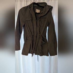 🍂 4 for $25🍂 Olive green fall jacket, canvas material, deep pockets